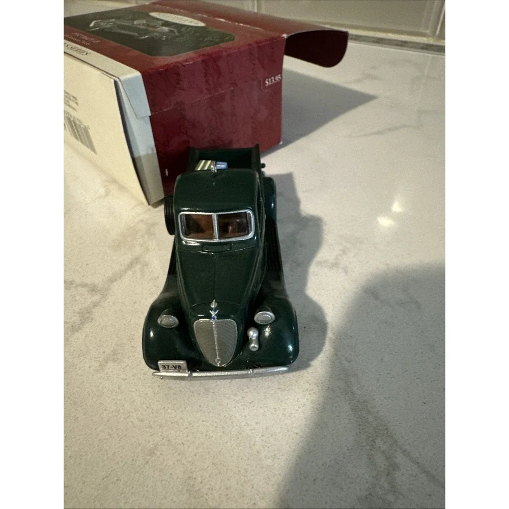1998 Hallmark Keepsake Ornament 1937 Green Ford V-8 Truck All-American Trucks